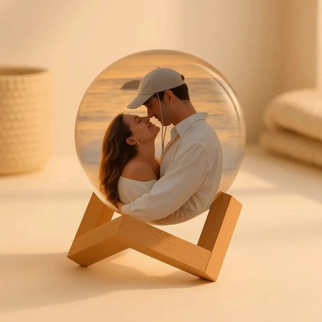 Light sphere with integrated video to relive your most beautiful memories